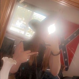 Meet your Posher, Briana